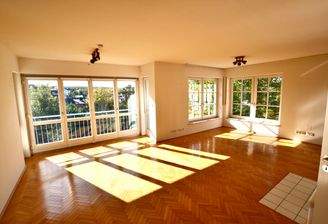 Wohnzimmer mit Gartenblick...