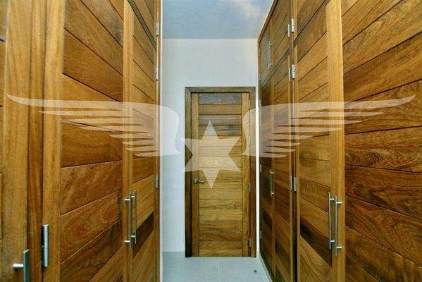 Begehbarer Kleiderschrank