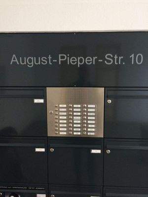 Die repräsentative Klingelanlage.JPG