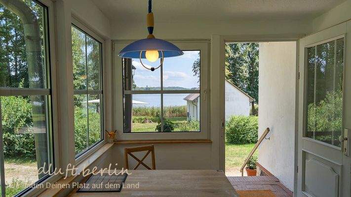 Küchentisch im kleinen Wohnhaus.jpg