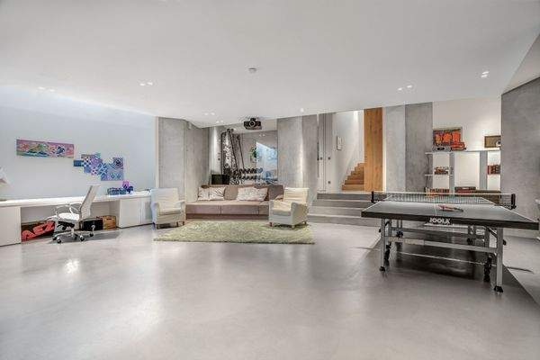 Hobbyraum. Ausreichend Platz für vielfältige Aktivitäten.