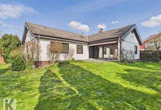 Winkelbungalow mit Sonnengrundstück