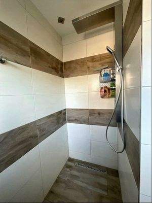 Bad mit ebenerdiger Dusche