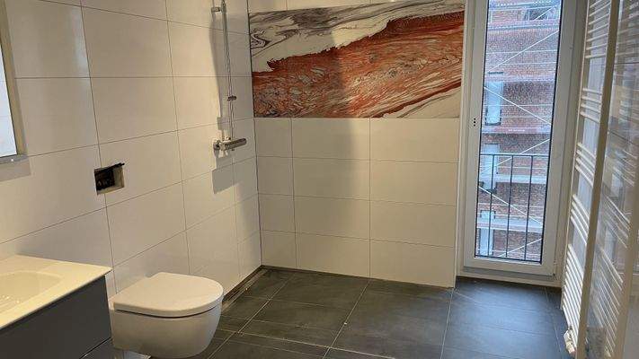 baugleiches Gebäude in der Nachbarschaft