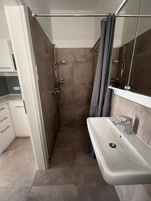 Bad mit Dusche.jpeg