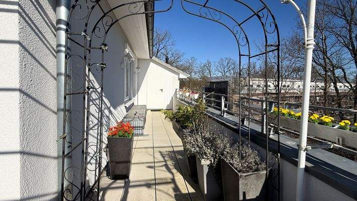Dachterrasse Ostseite mit Abstellraum