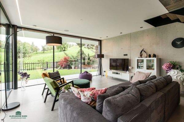 Neubau mit Ski-In/Ski-Out-Charakter, am Grünland mit Panoramablick auf die Alpen