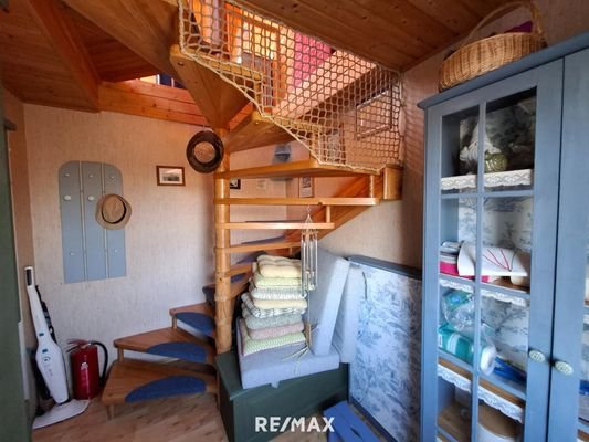 EG Vorzimmer mit Treppe