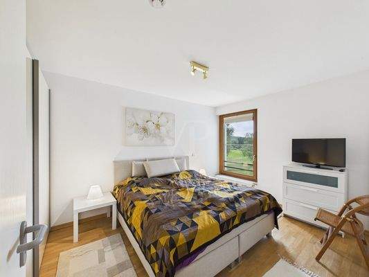 Schlafzimmer mit Blick auf den Golfplatz