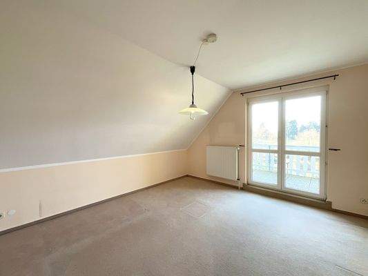 Zimmer DG mit Balkonausgang