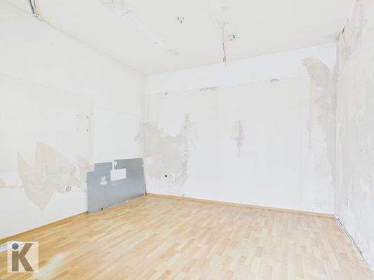 Separater Büroraum EG