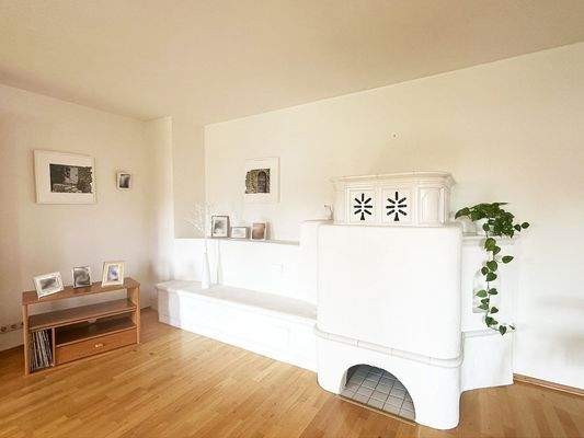 Wohnzimmer Kachelofen