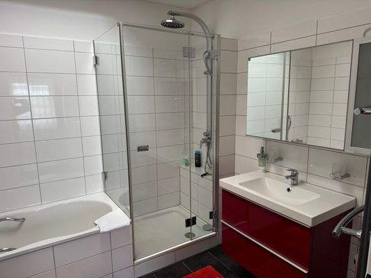 Gästewohnung V-Bad Richtung Waschbecken