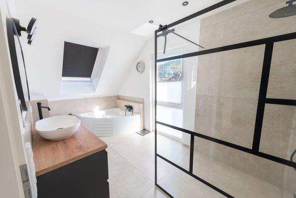 Badezimmer OG Ansicht 2