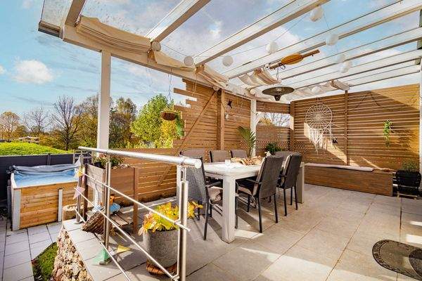 Terrasse mit Pergola