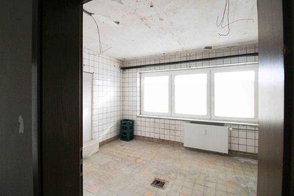 EG Sanierungsbedürftige Küche