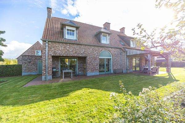 Zwei Terrassen direkt am Haus