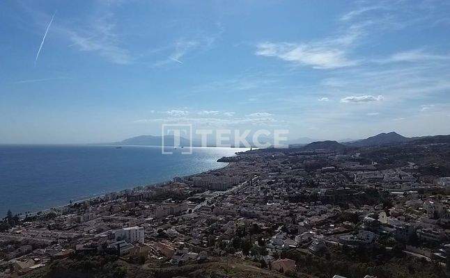 Homes Within Walking Distance to the Beach in Rincón de la Victoria