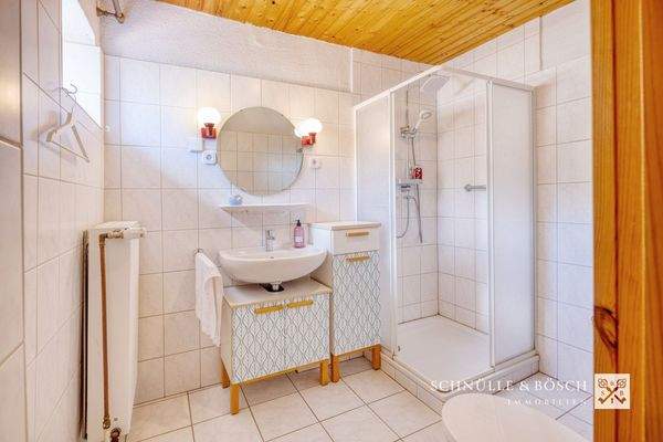 Tageslicht-Bad mit Dusche