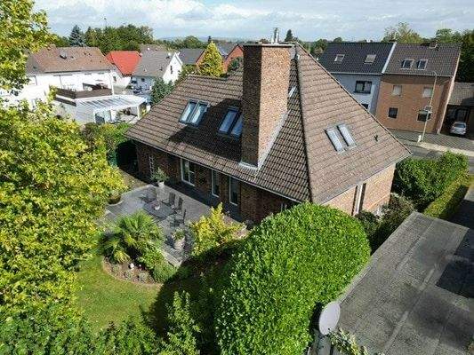 Rückansicht des Hauses inklusive Terasse