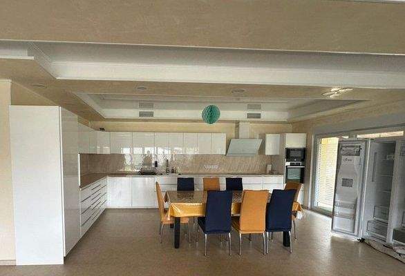 Dinner in extravaganter Küche