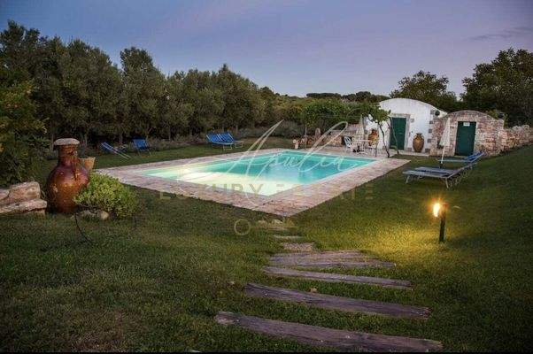 Ostuni – herrliches Areal mit Trulli und Pool