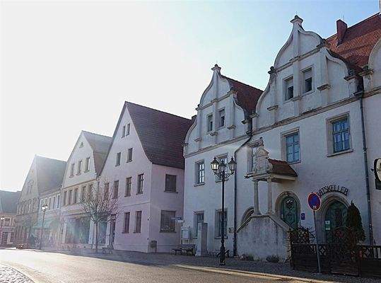 Straßenansicht links