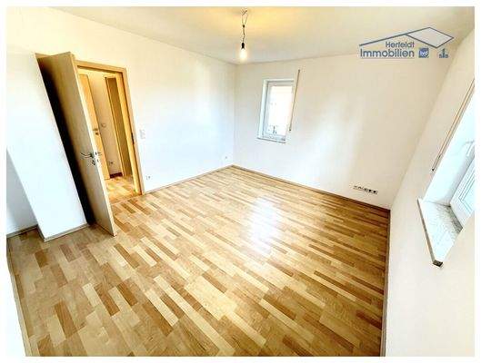 Freundliches Kinderzimmer im OG