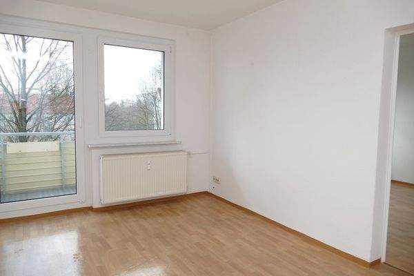 Wohnzimmer mit Balkon