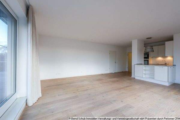 7 Wohnzimmer mit Küche