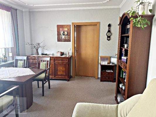 Wohnzimmer mit Blick Richtung Schlafzimmer (Verkauf ohne Inventar)