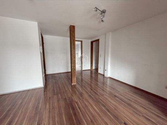 Sauerstraße 2 DG Wohnzimmer rechts Blick Richtung Bad