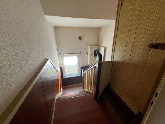 Treppenhaus mit Blick Abgang zum EG.JPG