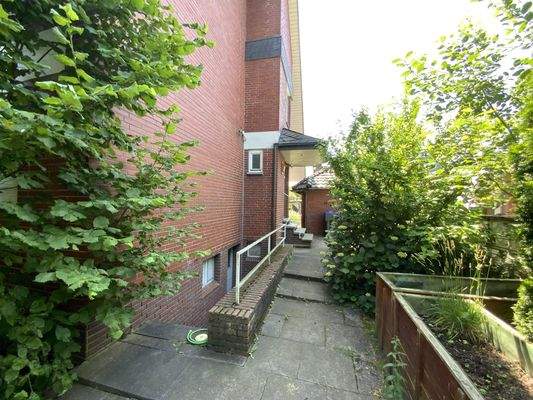 separater Kellerausgamg