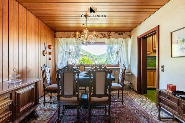 Essbereich mit Kücheneingang