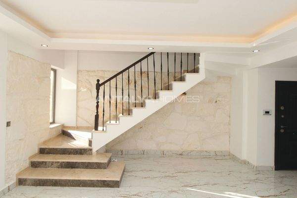 4-Bedroom Semi-Detached House with Pool and Garden in Belek