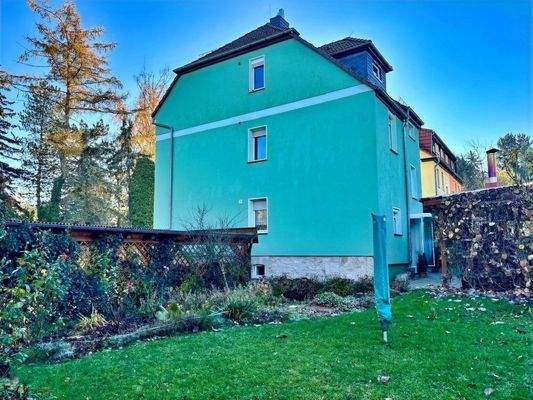 Blick vom Garten auf das Haus