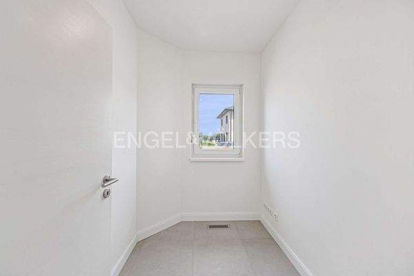 Mögliche Ankleide oder kleines Homeoffice