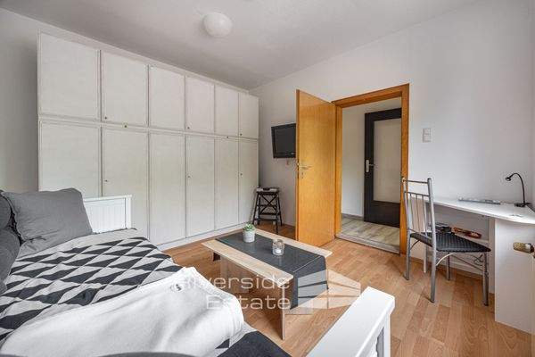 Wohn-Schlafzimmer EG - rechter Hauseingang 