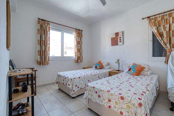 680736-detached-villa-for-sale-in-kato-paphos-univ