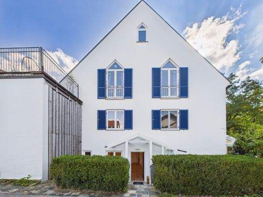 Hausansicht Eingang Souterrain Wohnung