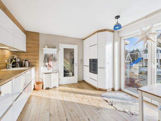 Küche mit Zugang zur Terrasse