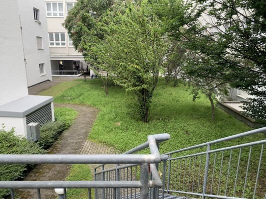 Schöner Garten vor dem Apartment