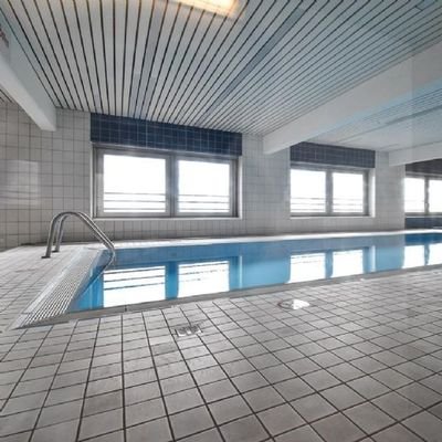 Schwimmbad im Dachgeschoss