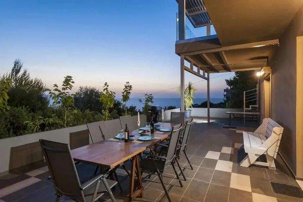 Kreta, Akrotiri: Geräumige moderne Villa mit spektakulärem Blick auf das Meer und die Bucht zu verkaufen