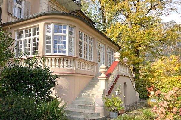 Der romantische Garten mit gemütlichen Sitzecken