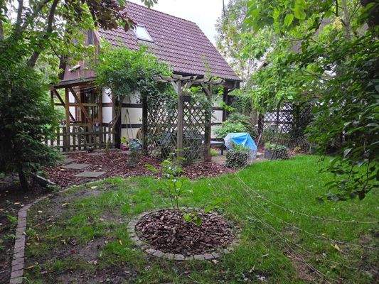 Gäste-Haus Gartenansicht