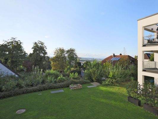 OG: Außergewöhnliche Aussicht und Blick in den Garten