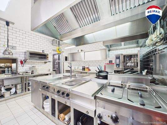 REMAX Immobilien DeLux Hotel Küche Wallerfangen Mark Borowicz