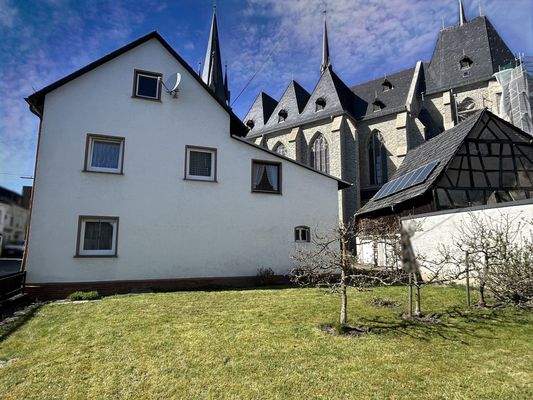 Garten und Hausansicht